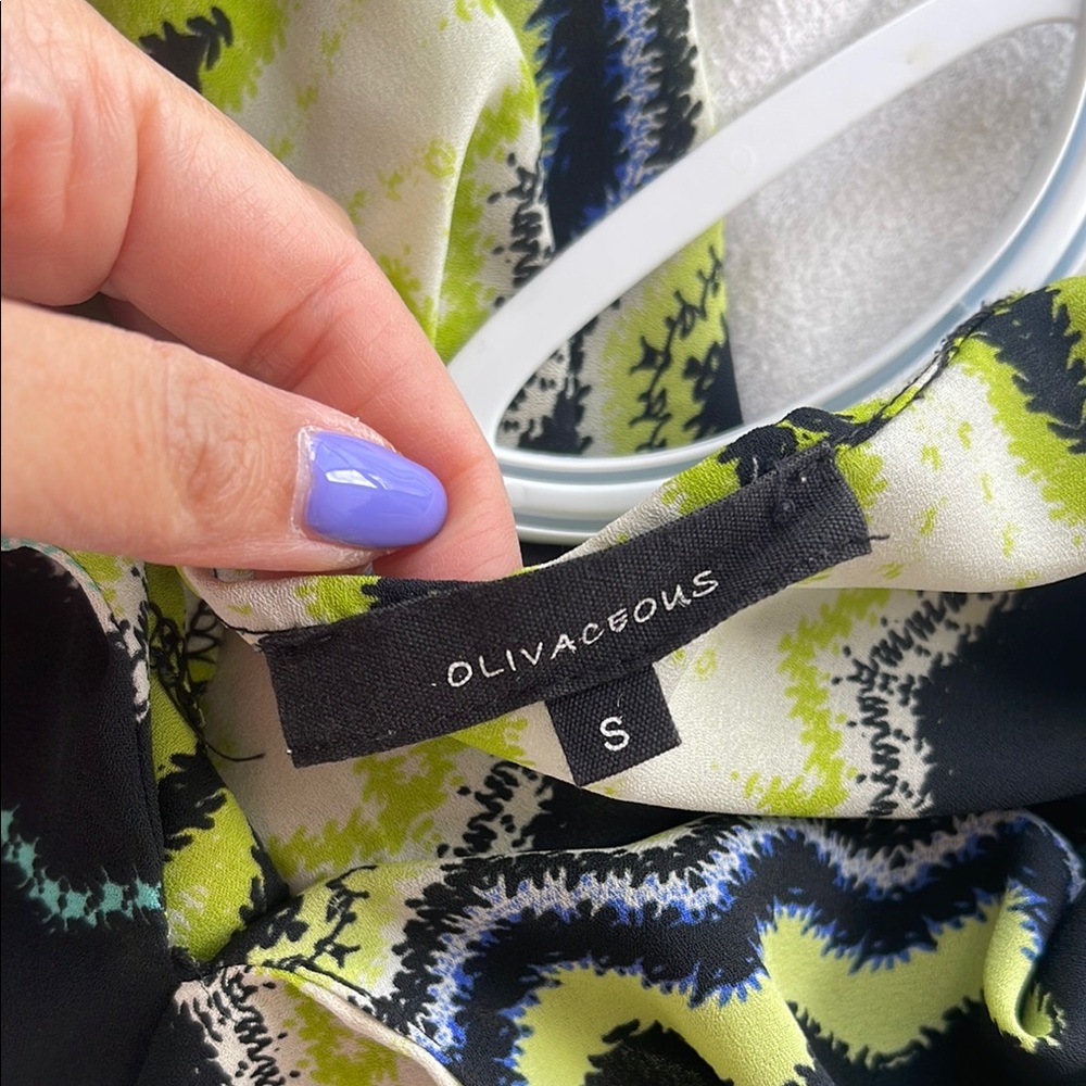 Vibrant Flowy Dress with zigzag pattern - Picture 5 of 5
